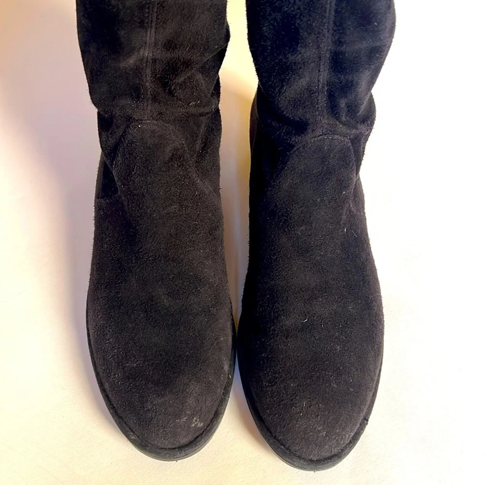 Stuart Weitzman Lowland Black Suede Over the Knee
Boot Size 6 - Picture 13 of 16